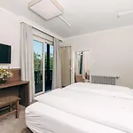 应赛尔伐科尔湖酒店 酒店