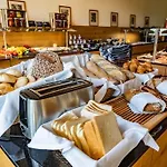 Inselhotel Faakersee Hotel