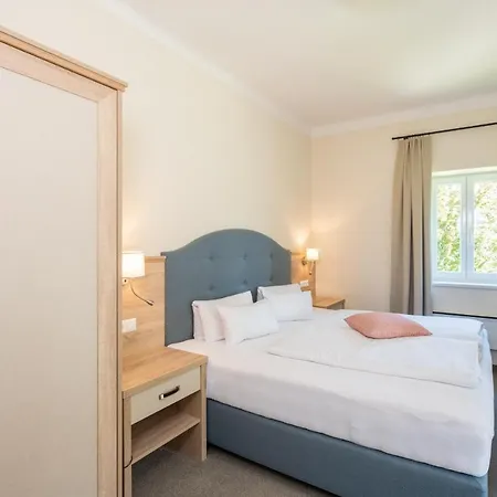 מלון Inselhotel Faakersee 4*