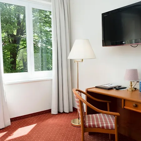 מלון Inselhotel Faakersee