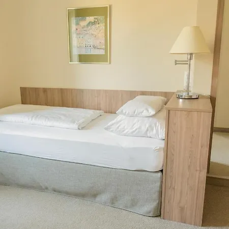 Hotel Inselhotel Faakersee 4*