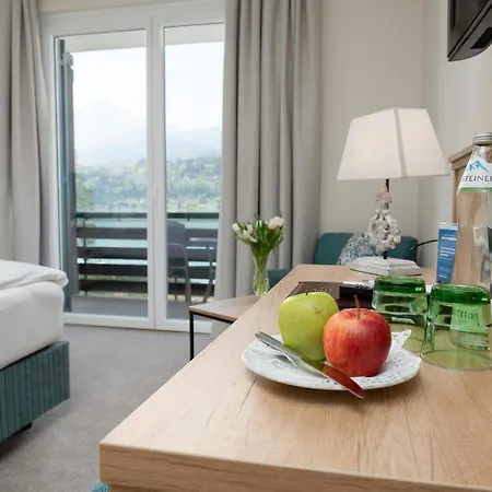 Hotel Inselhotel Faakersee 4*