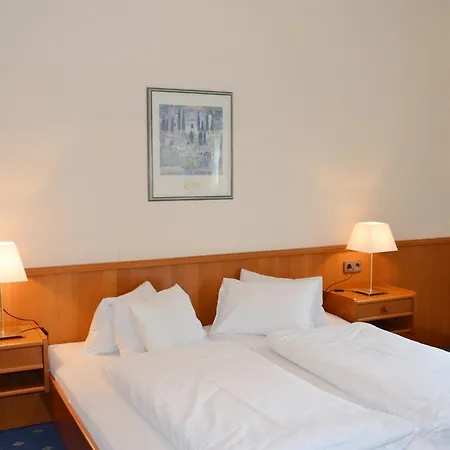 Hotel Inselhotel Faakersee 4*