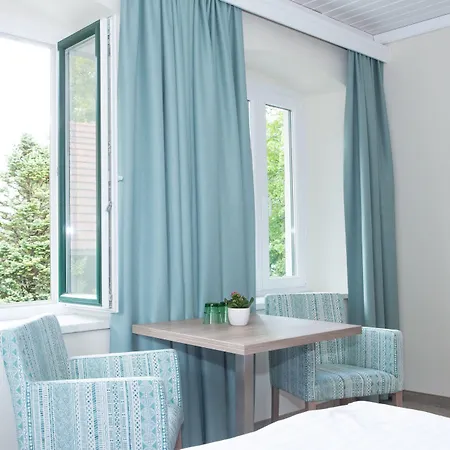 Hotel Inselhotel Faakersee 4*