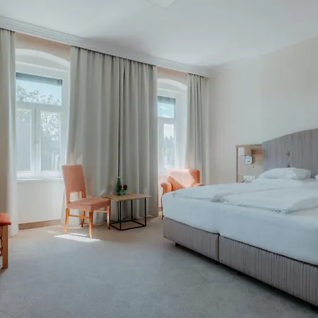 מלון Inselhotel Faakersee פאק אם סי