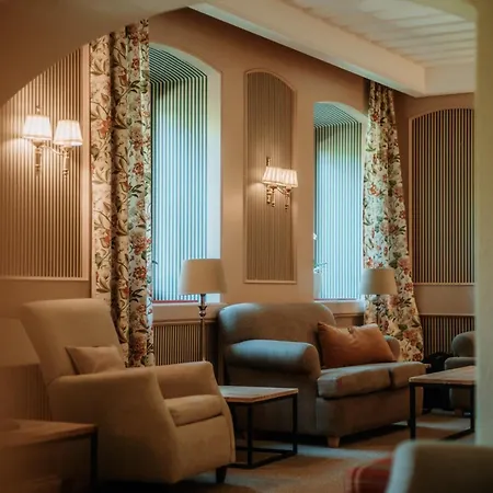 מלון Inselhotel Faakersee 4*
