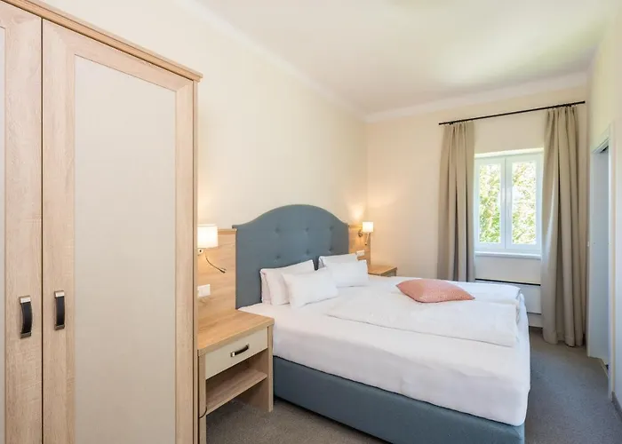 מלון Inselhotel Faakersee 4*