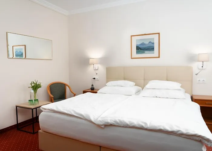 מלון Inselhotel Faakersee פאק אם סי