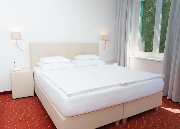 Hotel Inselhotel Faakersee 4*
