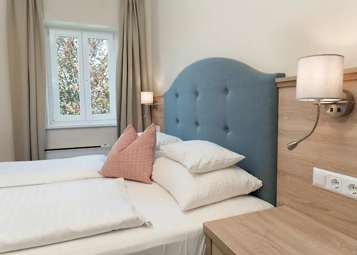 Inselhotel Faakersee Szálloda 4*