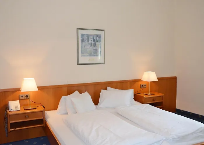 מלון Inselhotel Faakersee 4*