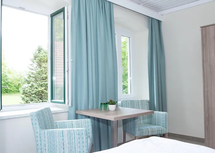 Hotel Inselhotel Faakersee 4*