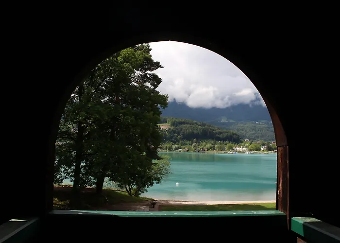 Hotel Inselhotel Faakersee 4*