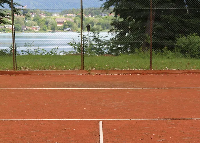 מלון Inselhotel Faakersee